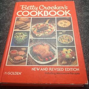 BETTY CROCKER Vintage cookbook 1969 very good condition. No dirty or torn pages.